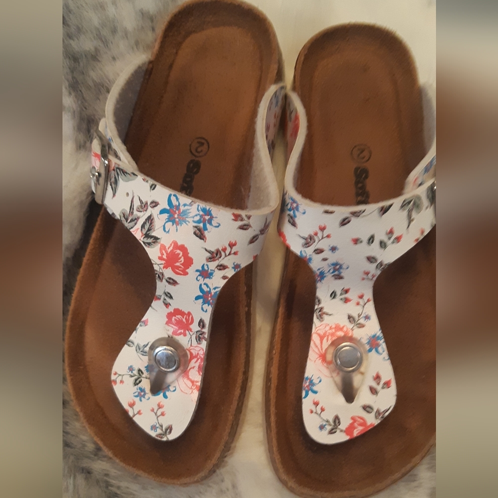 Floral Great Quality White Girl's Size 2 Softmoc Birkenstock Style Thong Sandal